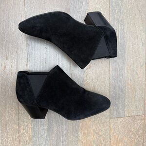 AQUATALIA Black Suede Ankle Boots Booties - never worn size 8